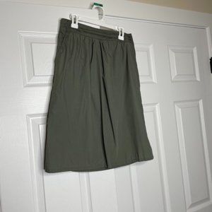 Women;s MOD Be green skirt size M